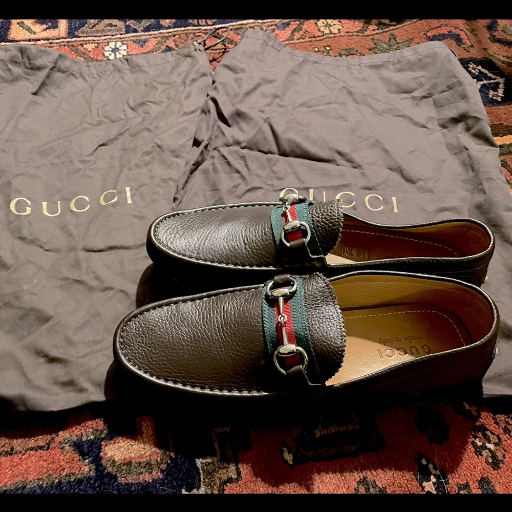 Gucci horsebit loafers aka driving shoes or drivers.  Women size 9 / Men size 7